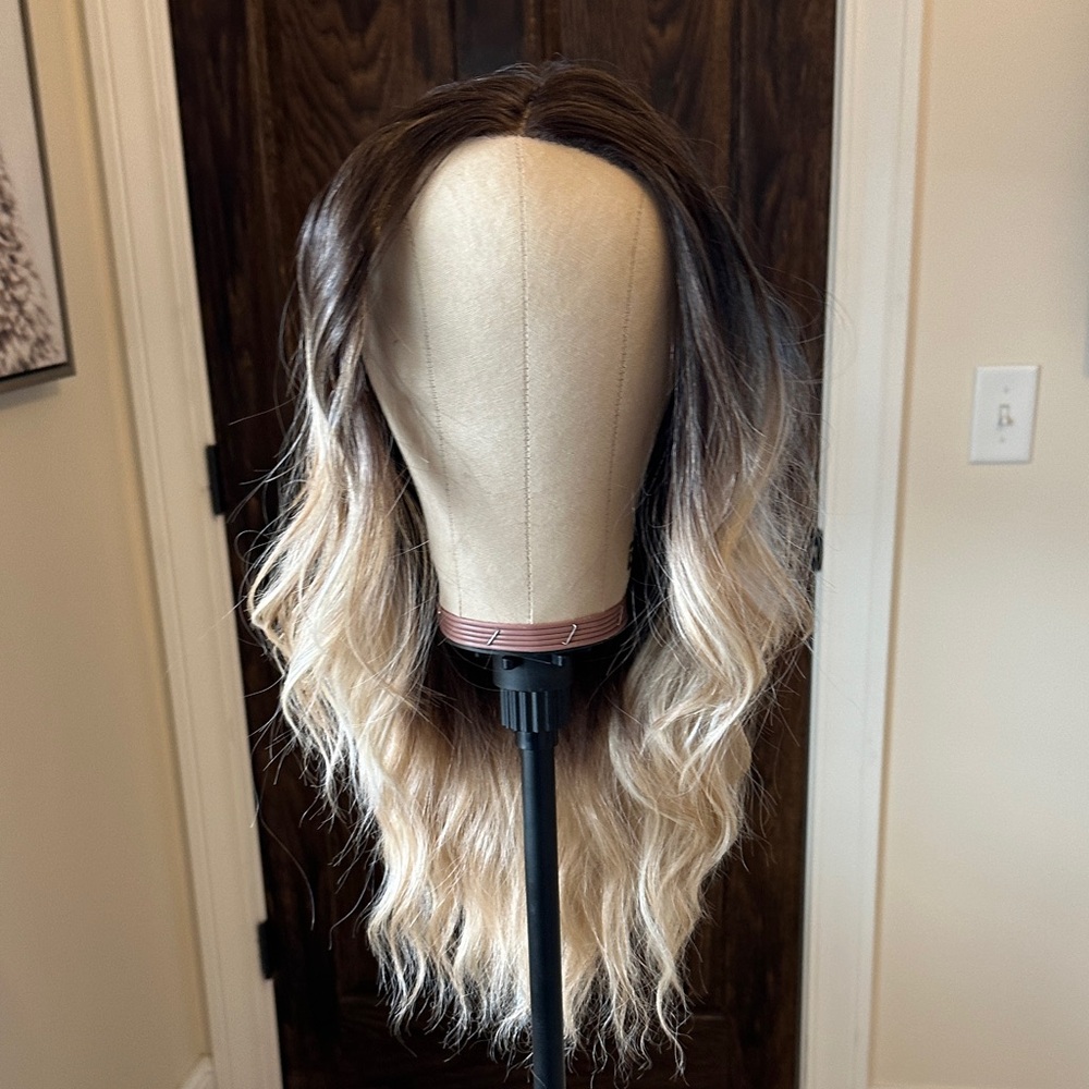 Chelsey Smith Crowns Renee Petite - Picture 11 of 12